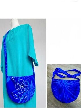 🎁🆕 Vintage Beaded Crossbody Bag – Silk-Feel White Flower on Cobalt Blue